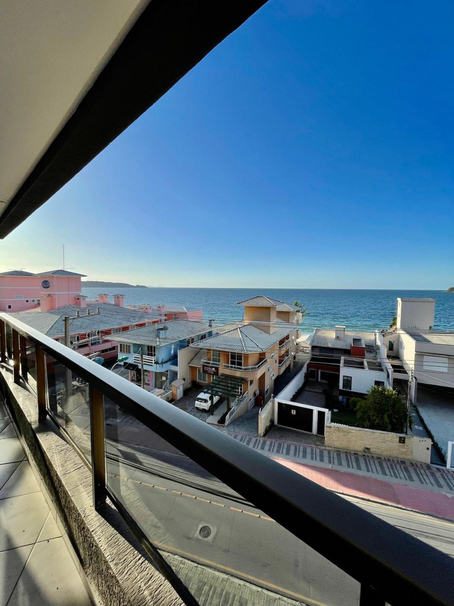 187 Apartamento 50m da Praia. Bela vista ao mar. Em Avenida principal de Bombinhas. Exterior foto